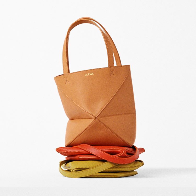 LOEWE｜ロエベのトピックス「【ロエベ】ミニバッグで出かけよう