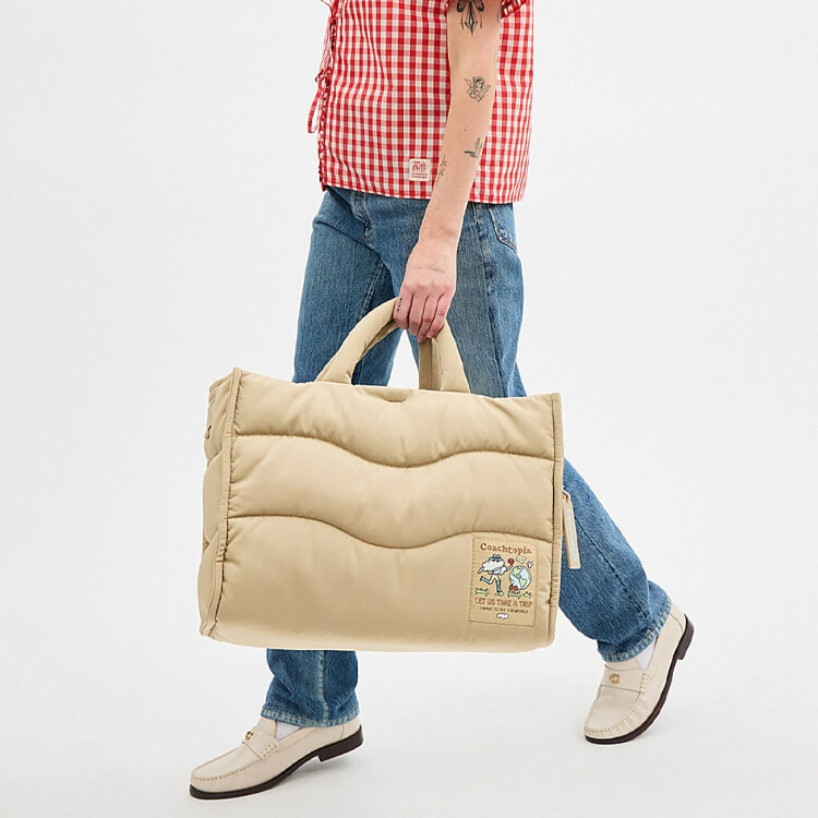 【COACH】●軽量＆折り畳める&大容量！●トート リサイクル COACH｜コーチのトピックス「リサイクル素材・軽量なバッグ