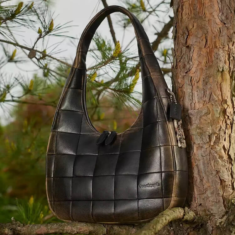 COACHiR[`j̃Vbvj[Xu͂ꂩ琶܂ꂽAX^CbVȃobO^Coachtopiav