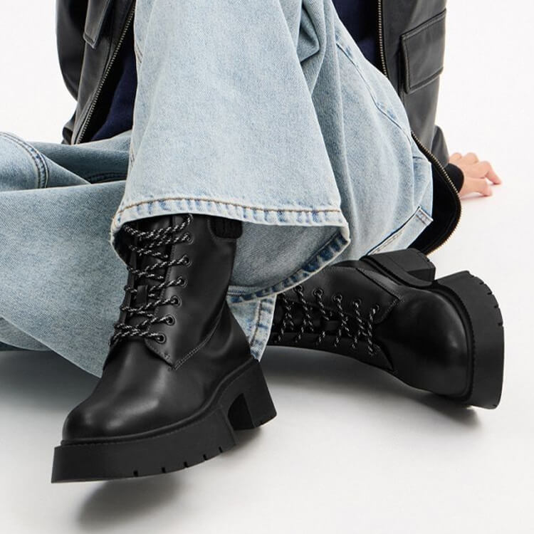 COACHiR[`j̃Vbvj[XuǎȃU[̃u[c𑫌Ɂ^COACHv