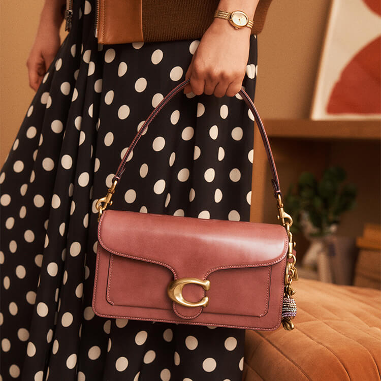 COACH�i�R�[�`�j�̃V���b�v�j���[�X�u�y�V��z�s���N���u���[�^COACH�v