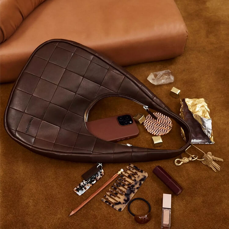 COACH｜コーチのトピックス「クレセント ショルダー バッグ