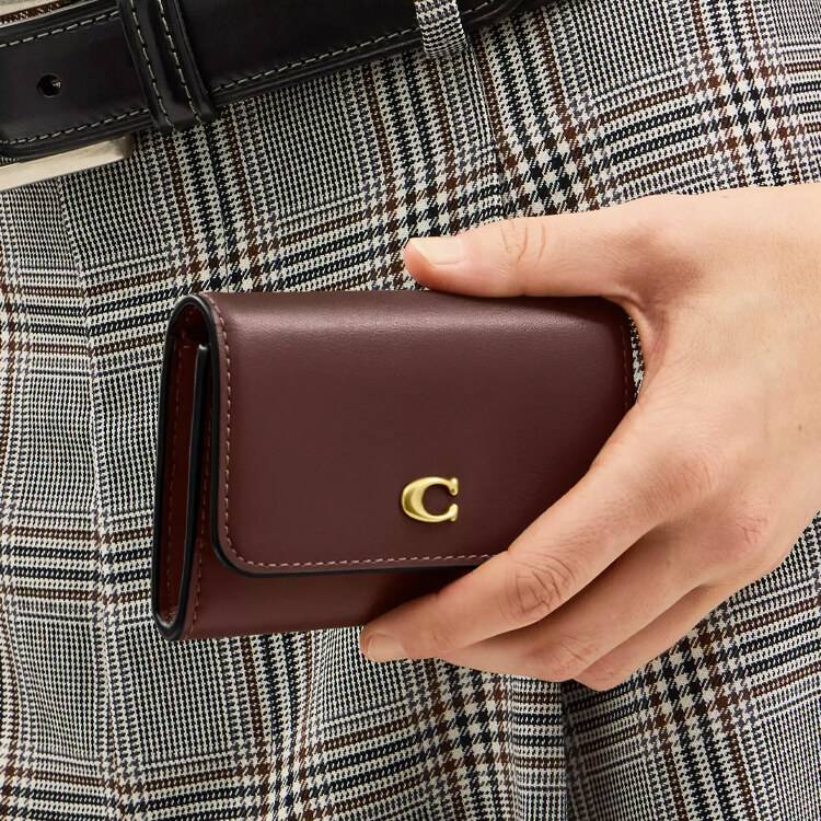 COACH�i�R�[�`�j�̃V���b�v�j���[�X�u�V�F�o��I�~�j�E�H���b�g�g�t���b�v �J�[�h �P�[�X�h�^COACH�v