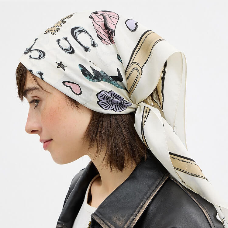 COACH�i�R�[�`�j�̃V���b�v�j���[�X�u�X�J�[�t�ŏ��낤�^COACH�v