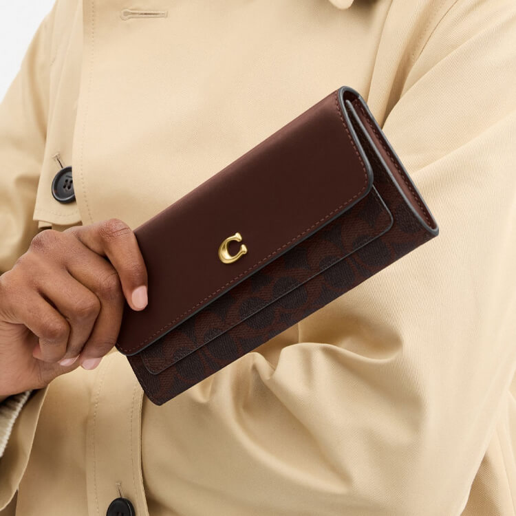 COACH�i�R�[�`�j�̃V���b�v�j���[�X�u�����z�^COACH�v