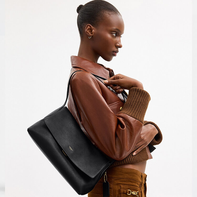 COACH�i�R�[�`�j�̃V���b�v�j���[�X�u�\�t�g�ȃt�H���������͂̃o�b�O�g�`�F���V�[�h�^COACH�v
