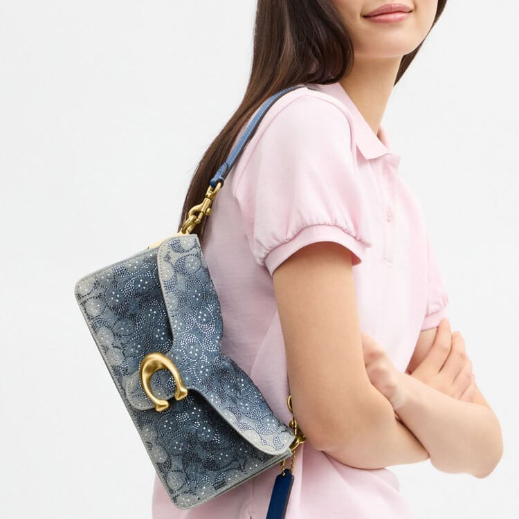COACH�i�R�[�`�j�̃V���b�v�j���[�X�u�f�j�� �o�b�O�������^COACH�v