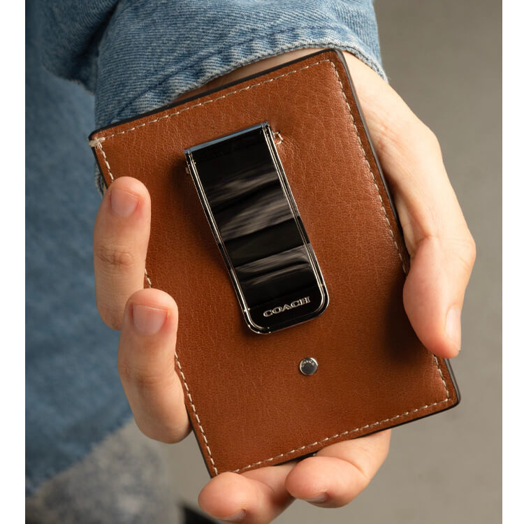 COACH�i�R�[�`�j�̃V���b�v�j���[�X�u�����Y ���z���v�����^COACH�v