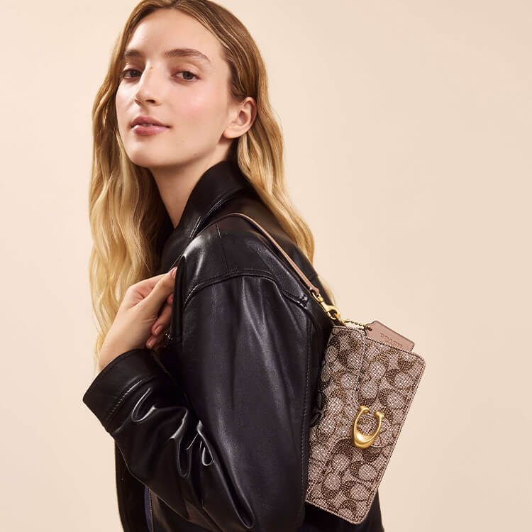 COACH�i�R�[�`�j�̃V���b�v�j���[�X�u�V��o�b�O���v�����^COACH�v