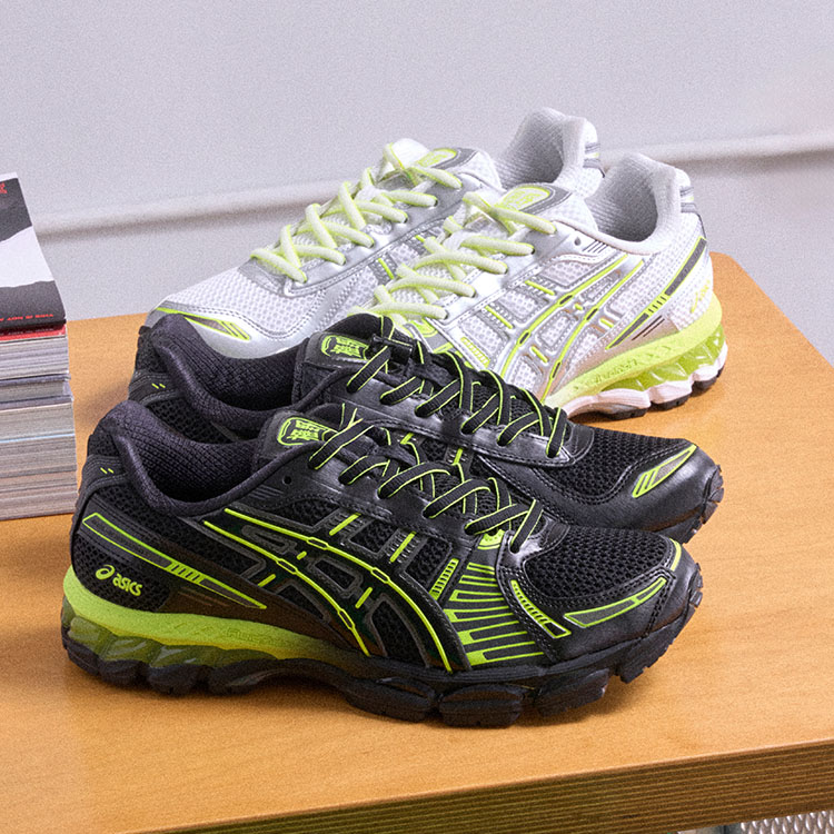 atmos�i�A�g���X�j�̃V���b�v�j���[�X�uatmos �� Albino & Preto �ɂ��Aasics GEL-KAYANO 12.1 �� �ʒ����f���v