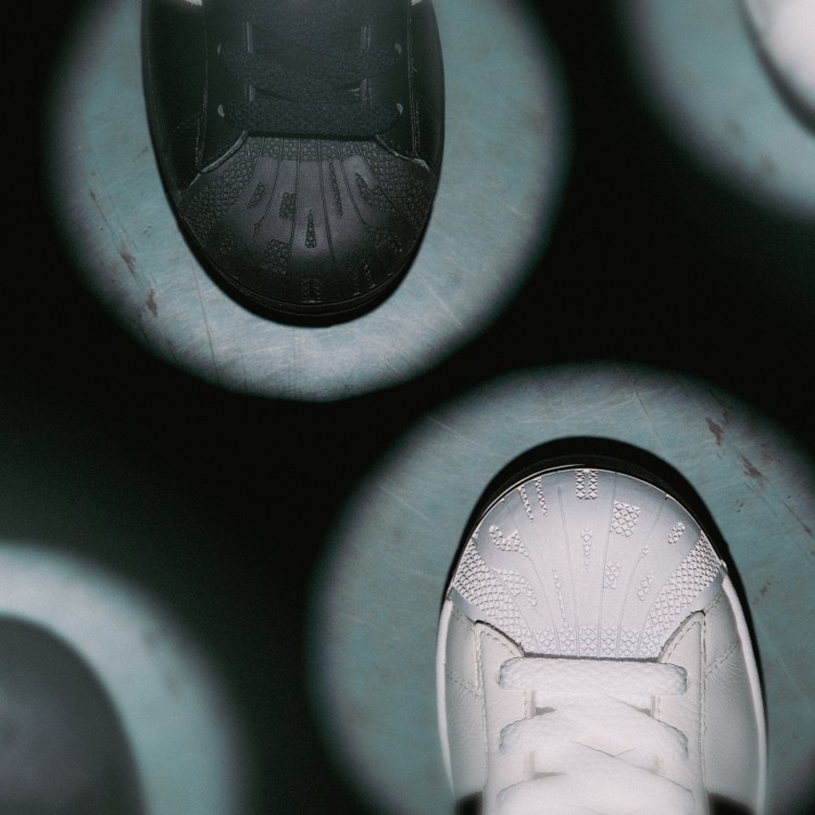 BEAMS MENir[X j̃Vbvj[Xuyadidas OriginalsziwSUPERSTAR II x̕ʒf[XBv