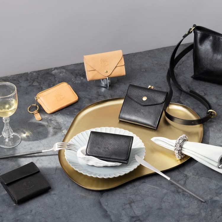IL BISONTE�i�C�� �r�]���e�j�̃V���b�v�j���[�X�u�yIL BISONTE�zLOGO EMBOSSED LEATHER�v