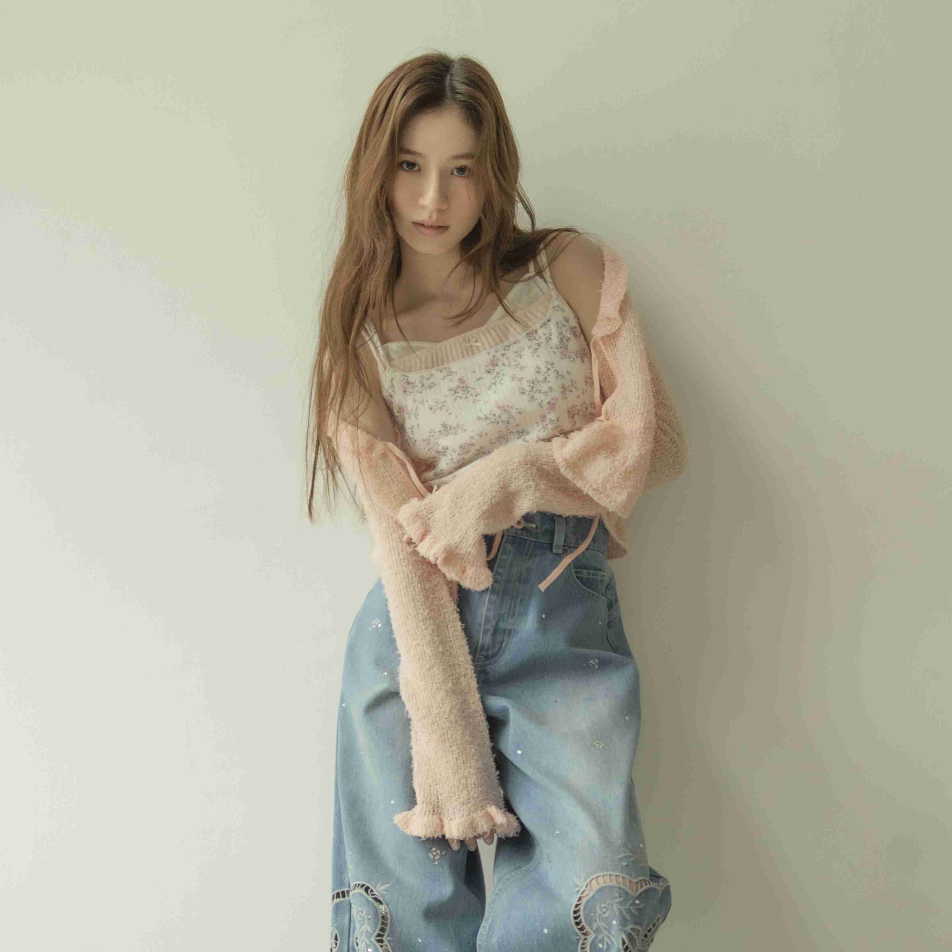 【美品】 Lily Brownシアーフリルボレロカーデ　LGRY LILY BROWN（リリーブラウン）の「シアーフリルボレロカーデ