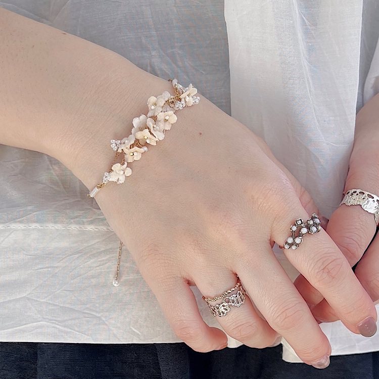 m.soeur�i�G���X�[���j�̃V���b�v�j���[�X�u�y���W�z�茳�ō������A�t�̃A�N�Z�T���[���v