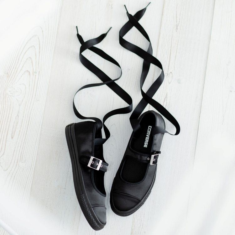 CONVERSE�i�R���o�[�X�j�̃V���b�v�j���[�X�u�o���G�V���[�Y���`�[�t�̃X�j�[�J�[�v