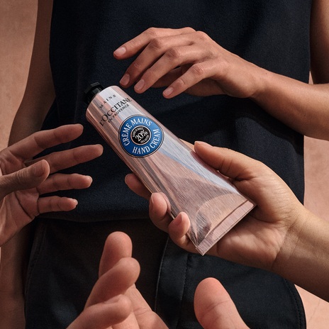 L'OCCITANE�i���N�V�^���j�̃V���b�v�j���[�X�u�y�V�����z�V�A�͐V�����X�e�[�W�ցB �J���e�R���t�H�[�g �V�A�̃n���h�P�A�A�{�f�B�P�A�o��B�v