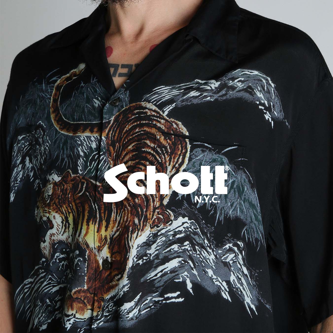 SCHOTT�i�V���b�g�j�̃V���b�v�j���[�X�u�ySchott/�V���b�g�z�Ă̒����Ȃ��ɉf����SHIRT COLLECTION!�v