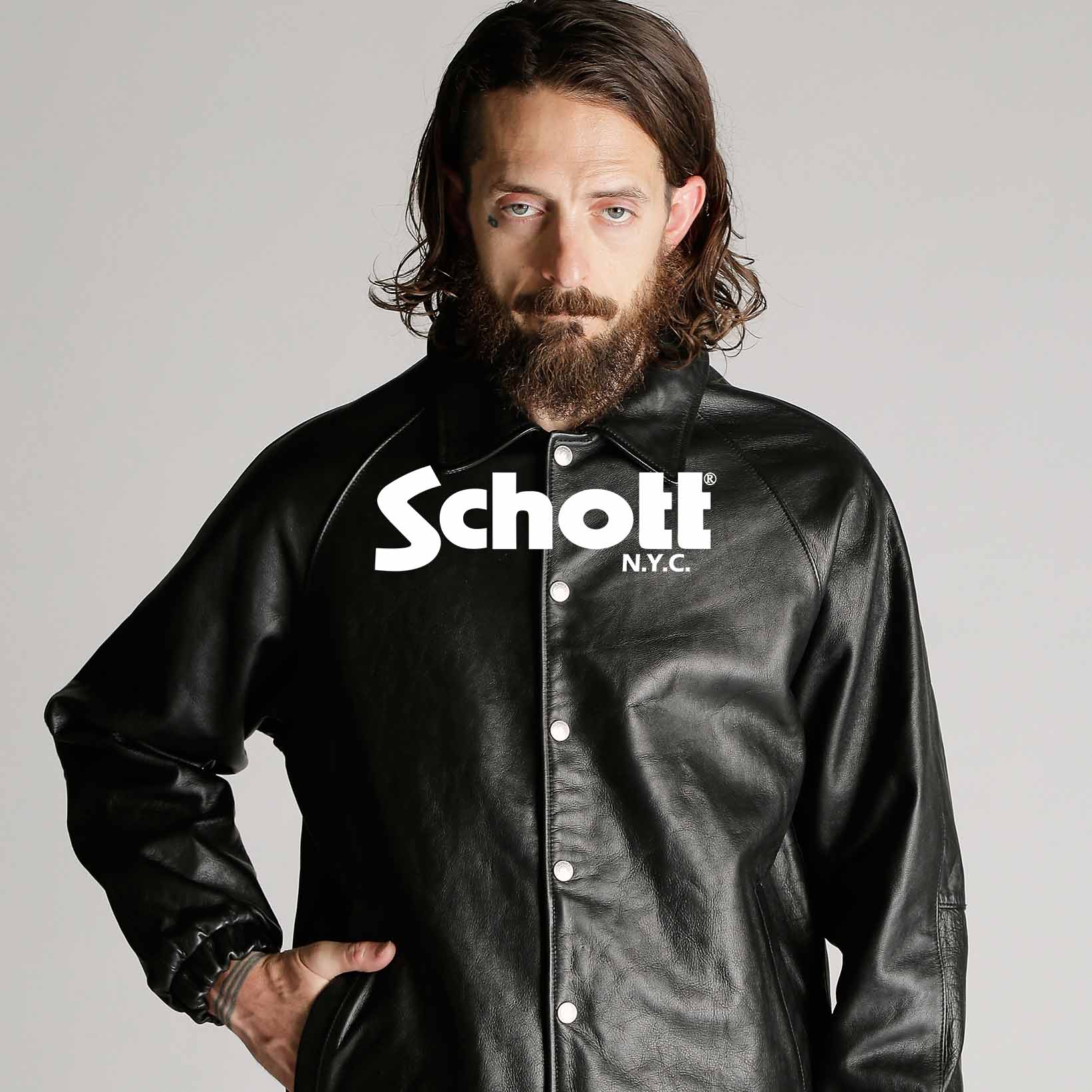 Schott�i�V���b�g�j�̃V���b�v�j���[�X�u�ySchott/�V���b�g�z�ꒅ�ŁA�����Ȃ��ɐc���B�v