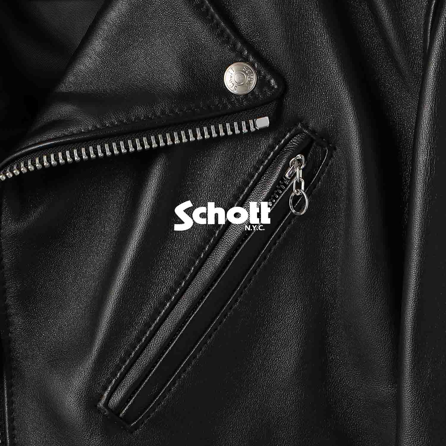 Schott�i�V���b�g�j�̃V���b�v�j���[�X�u�ySchott/�V���b�g�z�������̒��ɋP���A�ɏ�̈ꒅ�B�v