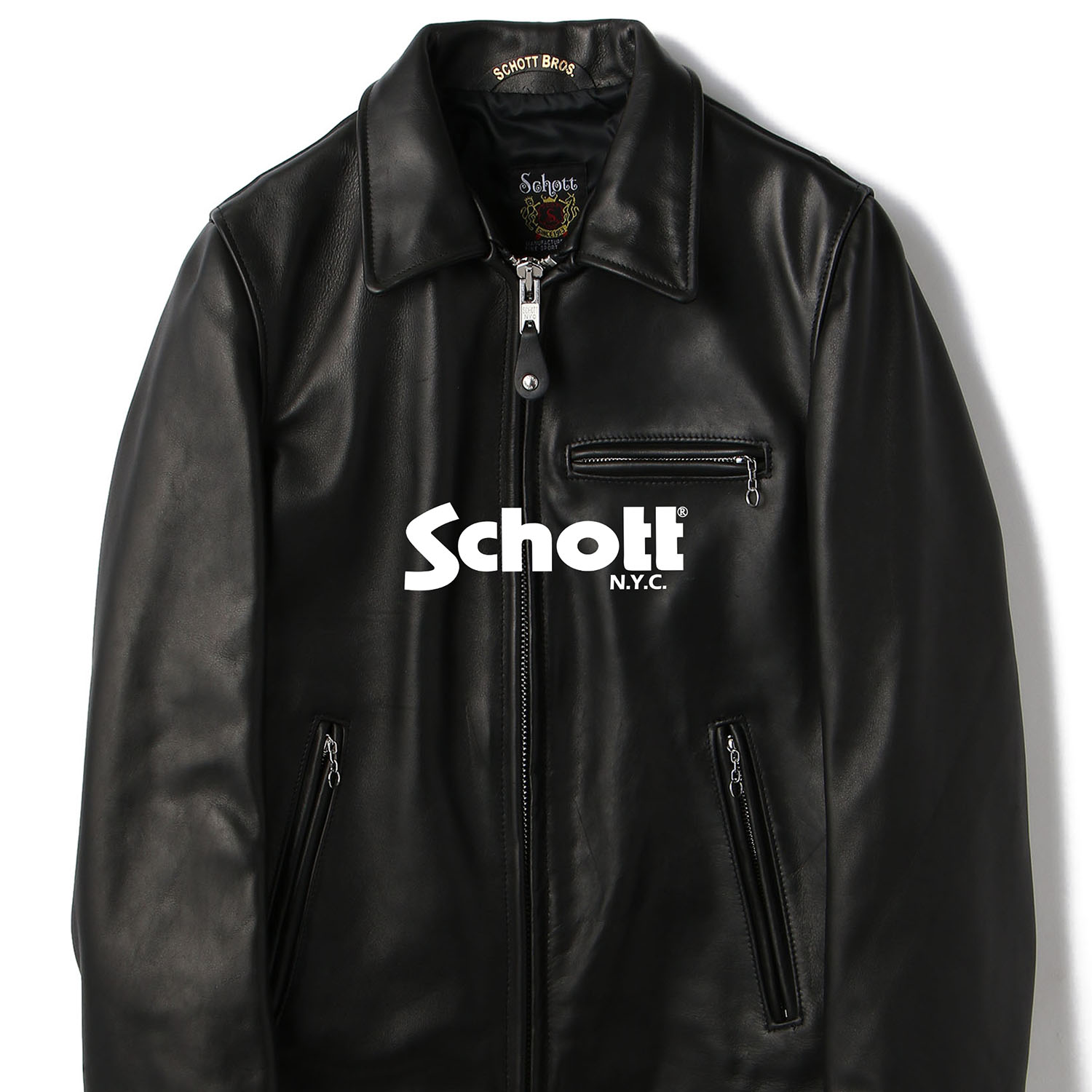 Schott�i�V���b�g�j�̃V���b�v�j���[�X�u�ySchott/�V���b�g�z�ꐶ���m�̏d�����B�v�Ƌ��ɍ��ރX�^�C���B�v