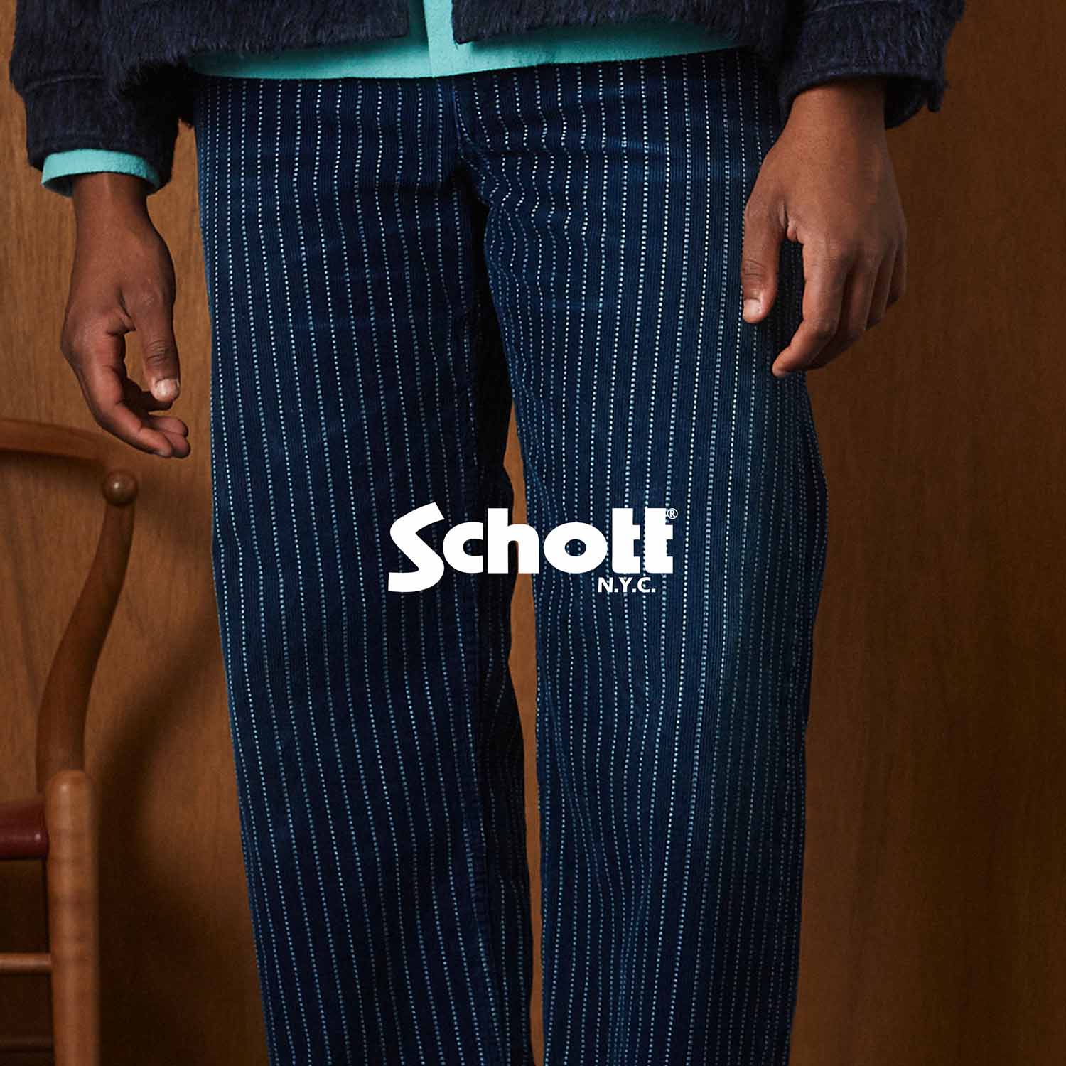 Schott�i�V���b�g�j�̃V���b�v�j���[�X�u�ySchott/�V���b�g�z�S�̂̃V���G�b�g�𐮂���A������蔲�����{�g���X�B�v