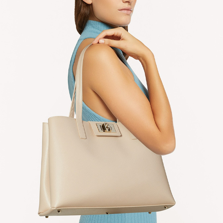 FURLA�i�t�����j�̃V���b�v�j���[�X�u�yFURLA�z��������N�[���ȃ��b�N�X�ŁA�r�W�l�X�X�^�C�����i�グ�I�v