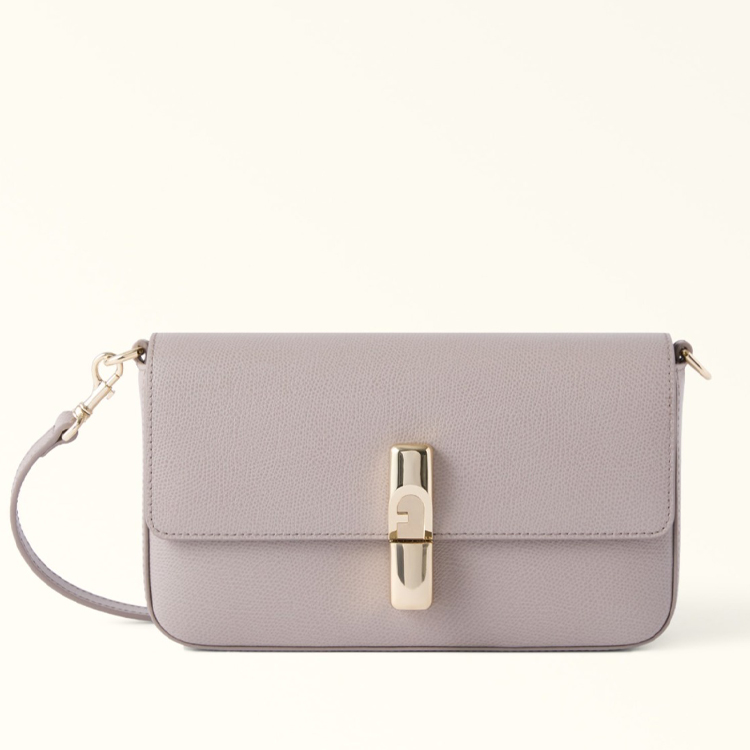 FURLA�i�t�����j�̃V���b�v�j���[�X�u�yFURLA�z�������̂��o�����ɑu�₩�Ńn�b�s�[�ȃt�B�[�����O����v