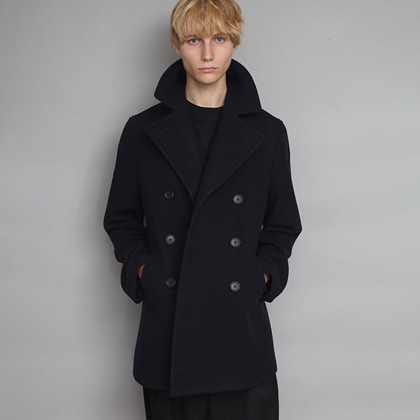 ato｜アトウのトピックス「日常を格上げする、洗練されたPコート