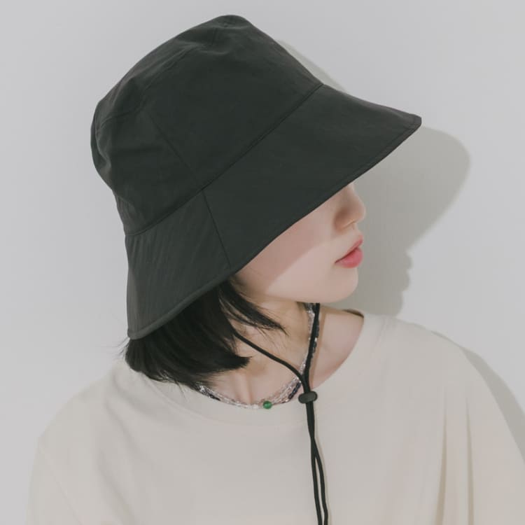 URBAN RESEARCH�i�A�[�o�����T�[�`�j�̃V���b�v�j���[�X�u�u����×UV�J�b�g�v�̖X�q�ŁA�O�V�т������ƐS�n�悭�I�v