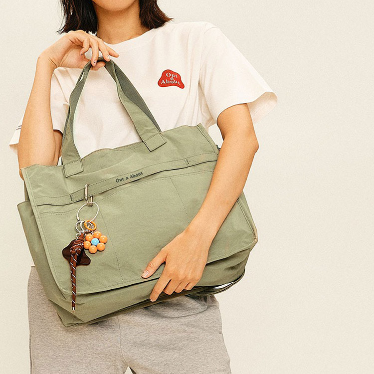 TITE IN THE STORE�i�e�B�e�C���U�X�g�A�j�̃V���b�v�j���[�X�u�yOut n About�z���C�ɓ��葽���I���s�ɂ��œK�ȑ�e�ʃo�b�O�v