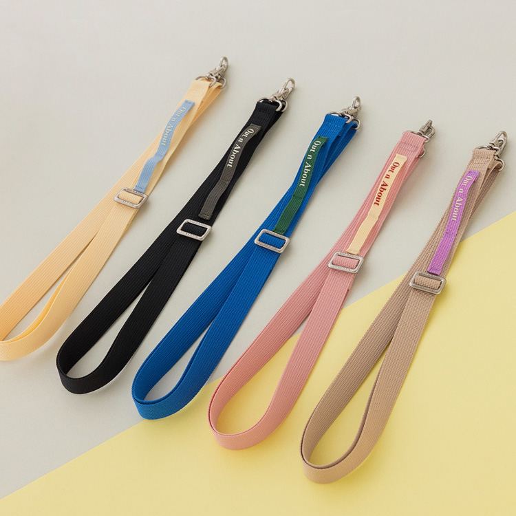 TITE IN THE STORE�i�e�B�e�C���U�X�g�A�j�̃V���b�v�j���[�X�u�yOut n About�z�X�}�z��o�b�O���A�����W�ł���V�����_�[�X�g���b�v�v