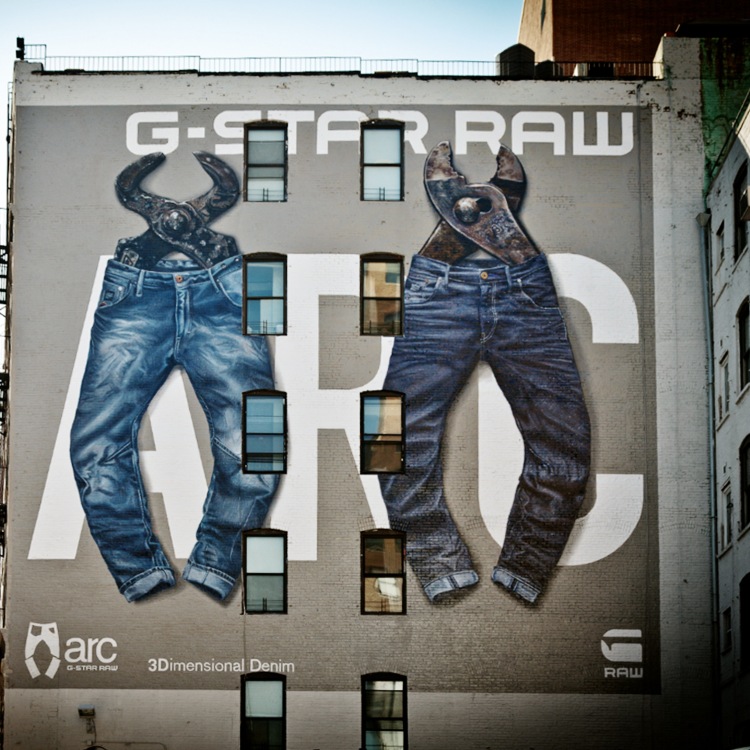 G-STAR RAW�i�W�[�X�^�[�E���D�j�̃V���b�v�j���[�X�u�f�j�����A���ʂ��痧�̂ցB�yG-STAR�z�v