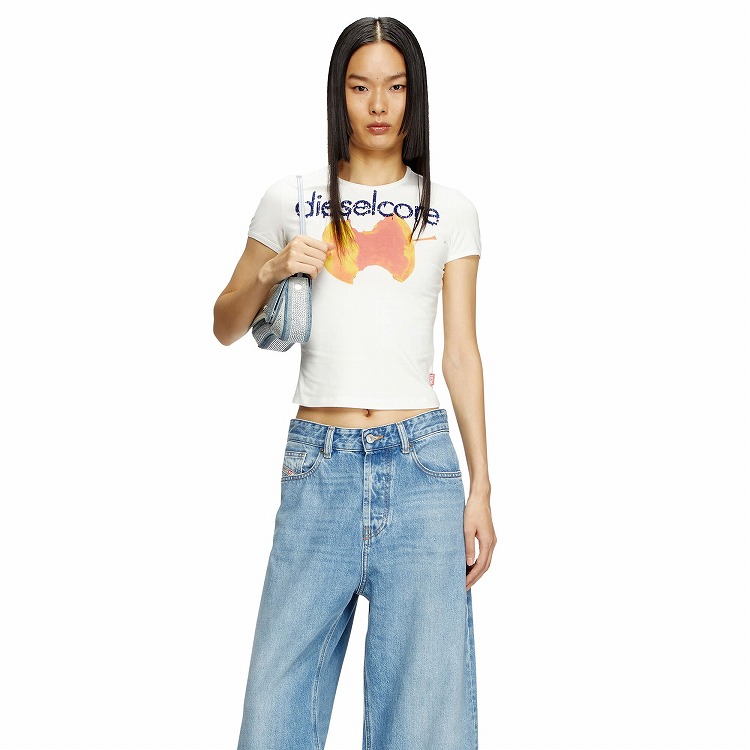 デニムのキルティングとストラップが特徴の「CHARM-D」｜DIESEL