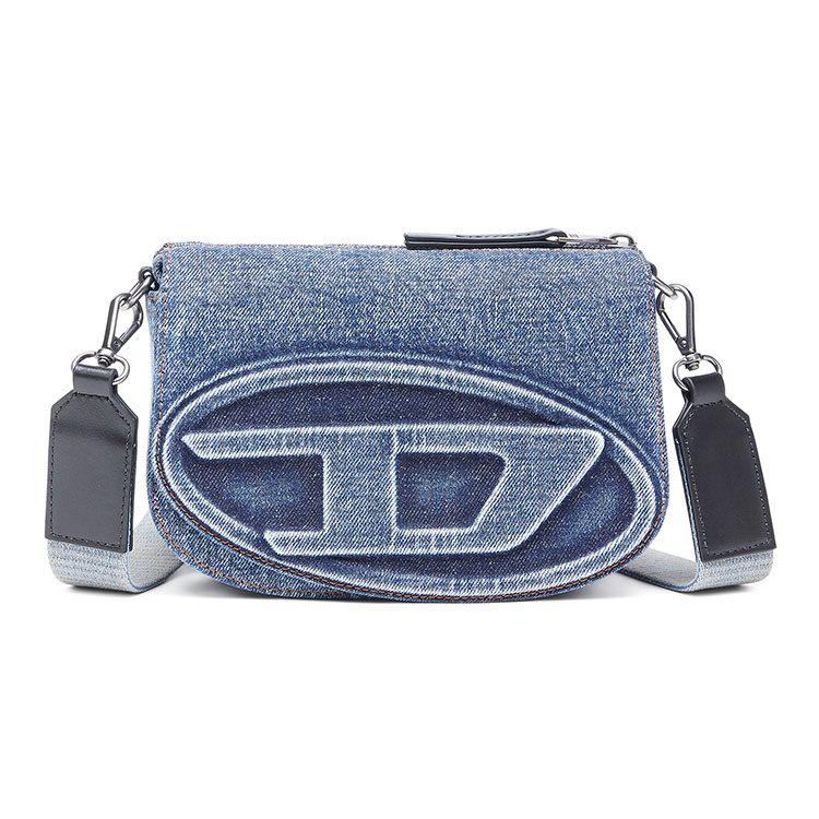 DIESEL�i�f�B�[�[���j�̃V���b�v�j���[�X�u�X�^�C�����O����߂�BDIESEL�̃o�b�O�R���N�V�����v