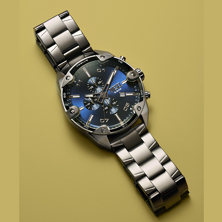 DIESEL�i�f�B�[�[���j�̃V���b�v�j���[�X�u�����Ɋ��Y���X�^�C���b�V���Șr���v�v