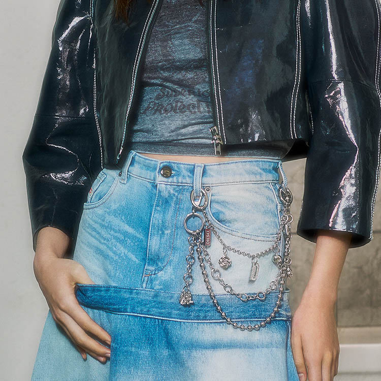 DIESEL｜ディーゼルのトピックス「コーデの仕上げはこだわりのアイテム