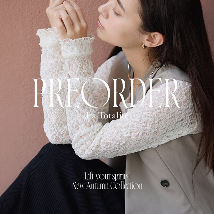 La TOTALITE�i�� �g�[�^���e�j�̃V���b�v�j���[�X�uPRE ORDER�b�H�ɉf����A��l�t�F�~�j���Ȉꉟ���A�C�e���v
