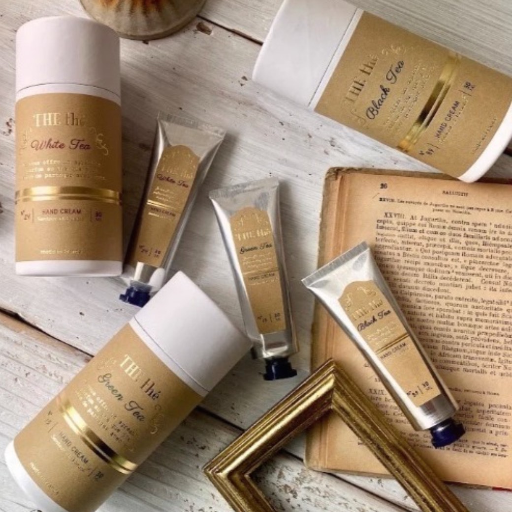 Million Carats�i�~���I���J���b�c�j�̃V���b�v�j���[�X�u�g���̍���ɕ�܂�Ď茳���炫�ꂢ���d���ށA�����g�������Ȃ邲�J���P�A�K���v