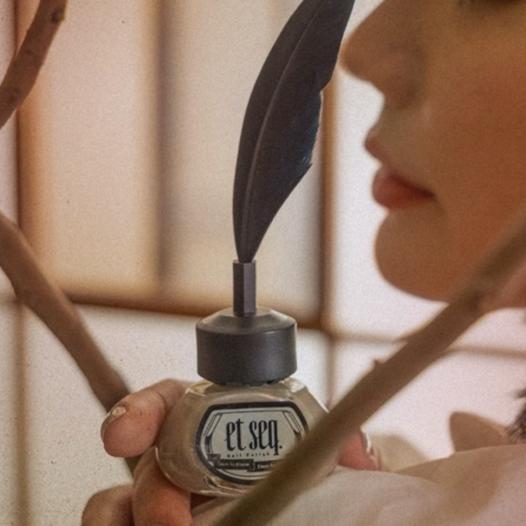 Million Carats�i�~���I���J���b�c�j�̃V���b�v�j���[�X�u�H���y�����v�킹��V�ѐS�ƃC���N�r�̂悤�ȑ��݊��ŁA�h�邽�тɋC���܂Ő����A�[�g�ȃl�C���J���[�v