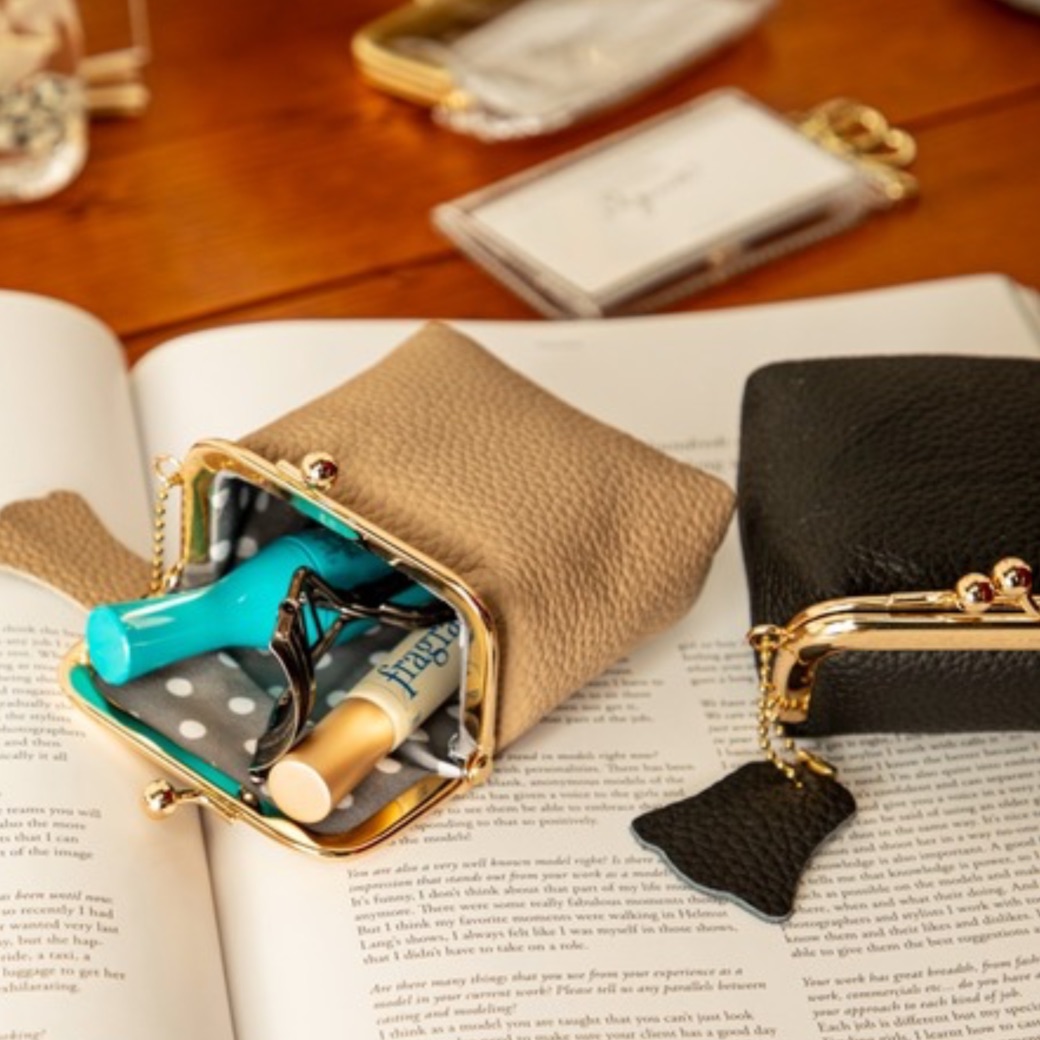Million Carats�i�~���I���J���b�c�j�̃V���b�v�j���[�X�u�������K�����b�v������������܂��āA�o�b�O�̒�����������Ȃ��B �������ŋC�����オ���l�̖{�v�|�[�`�v