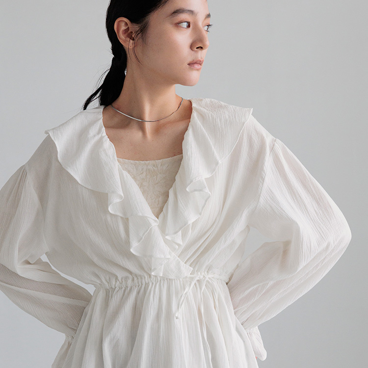 LOWRYS FARM(ローリーズファーム)の「フリルとシアーがつくる、大人ナチュラルな愛らしいブラウス。」