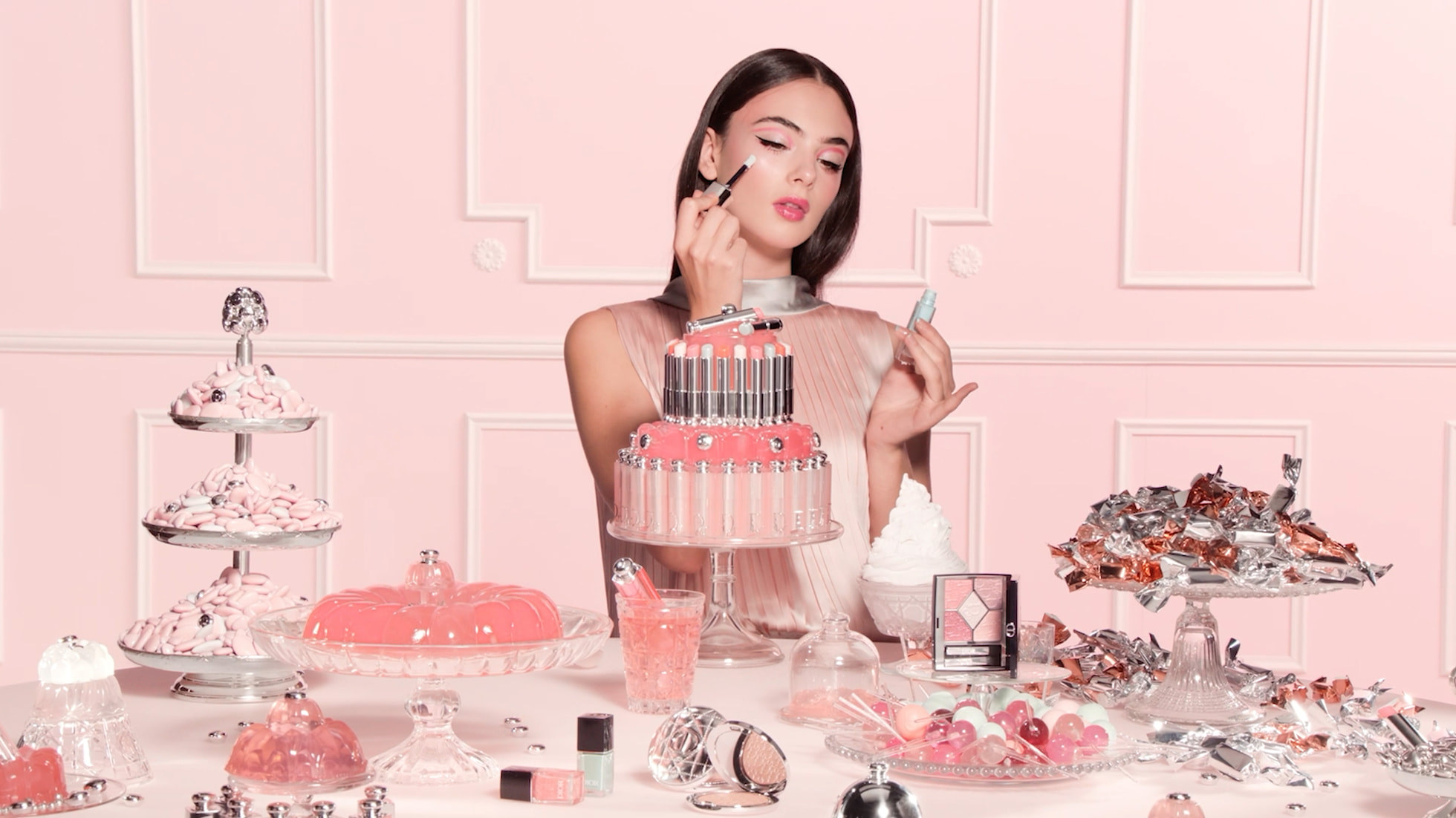 動画：ウルトラ ピンク ルック